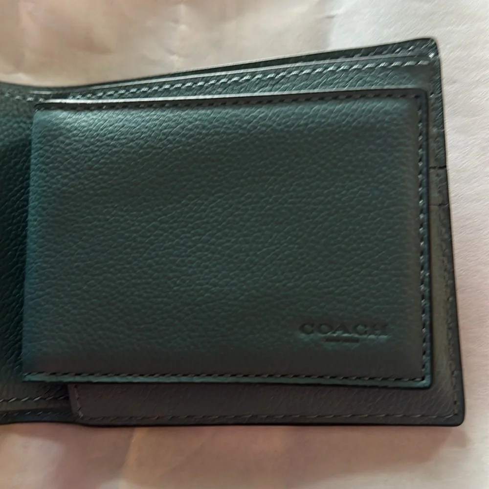 Coach Navy and Blue Leather men’s Tri fold wallet brand new